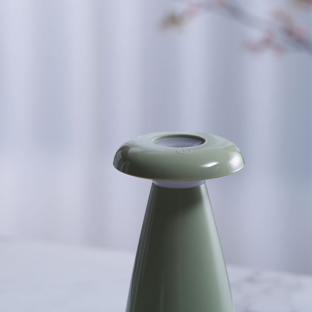 Mushroove Keramik-Tischleuchte im minimalistischen Stil in Grau
