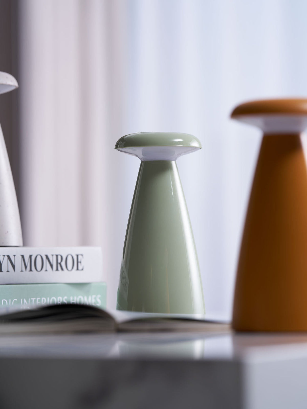 Mushroove Keramik-Tischleuchte im minimalistischen Stil in Grau