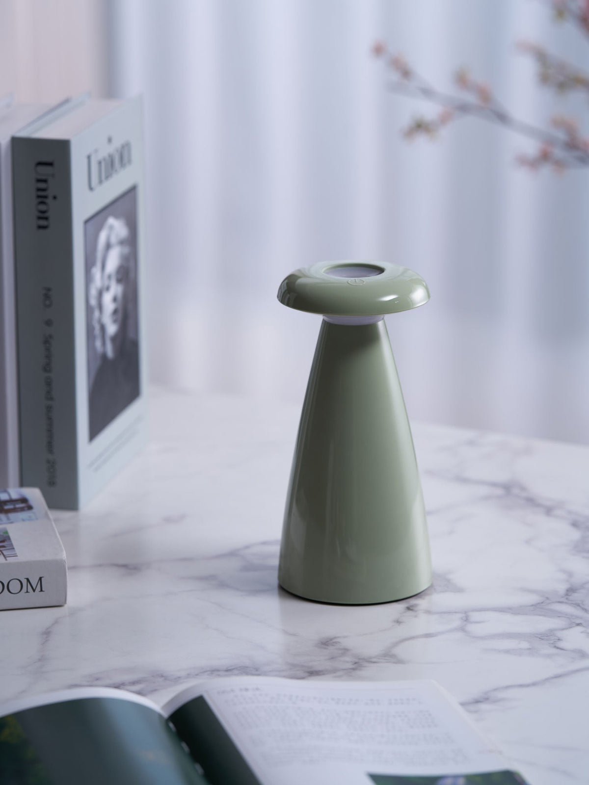 Mushroove Keramik-Tischleuchte im minimalistischen Stil in Grau