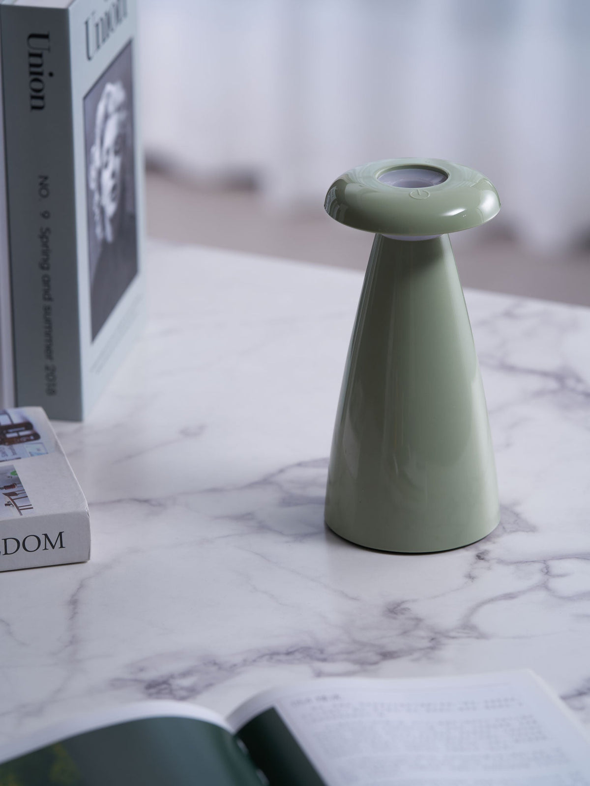 Mushroove Keramik-Tischleuchte im minimalistischen Stil in Grau