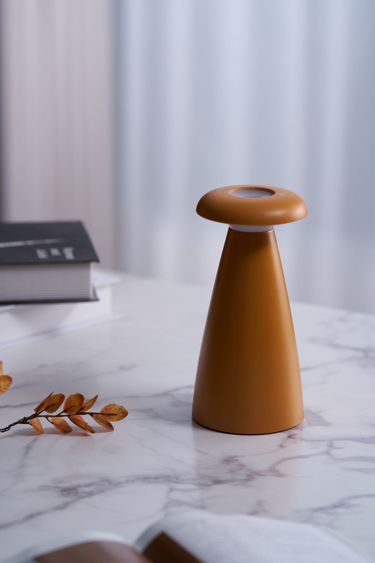 Mushroove Keramik-Tischleuchte im minimalistischen Stil in Grau
