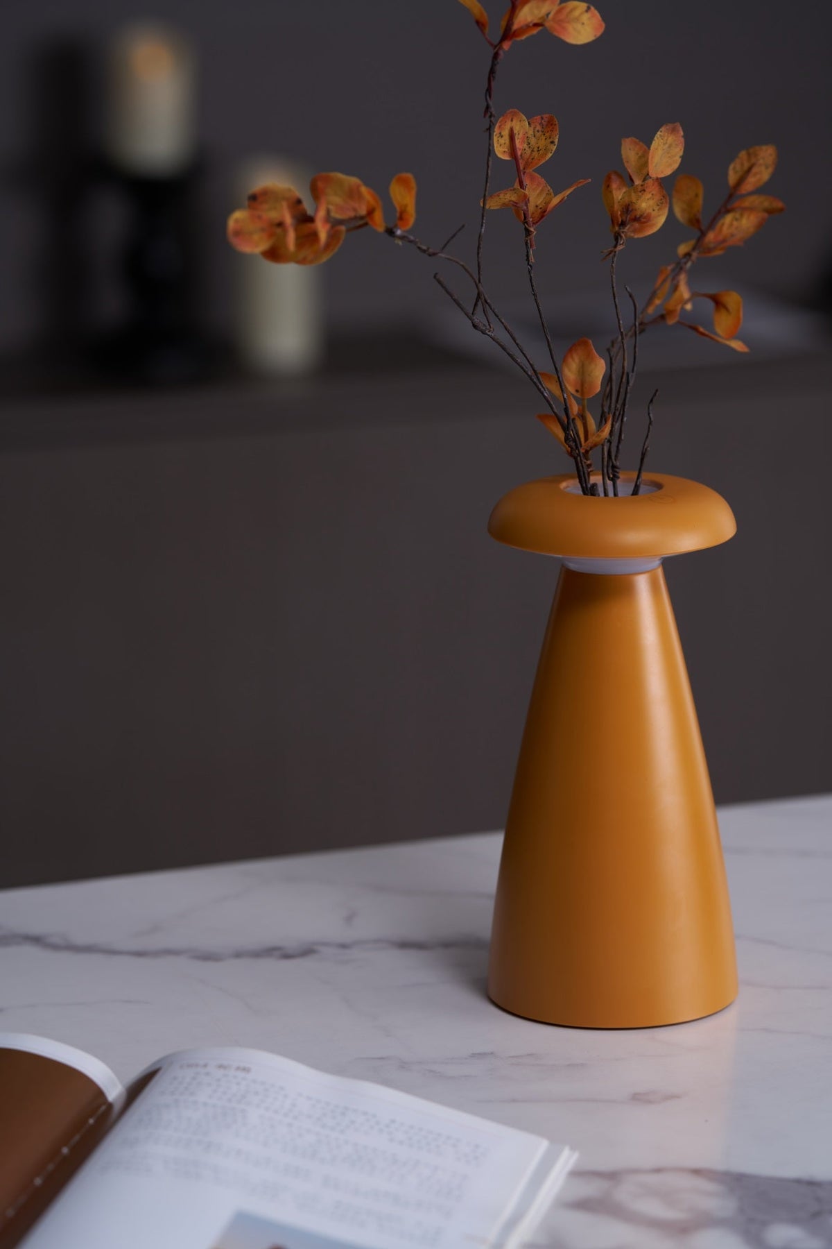 Mushroove Keramik-Tischleuchte im minimalistischen Stil in Grau