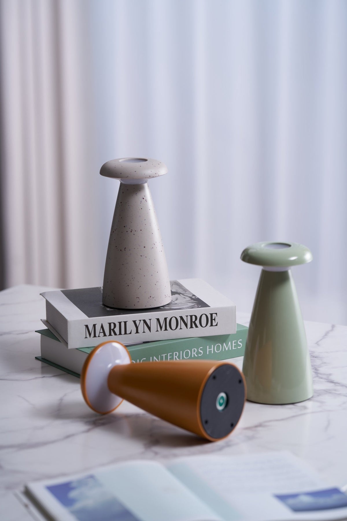 Mushroove Keramik-Tischleuchte im minimalistischen Stil in Grau