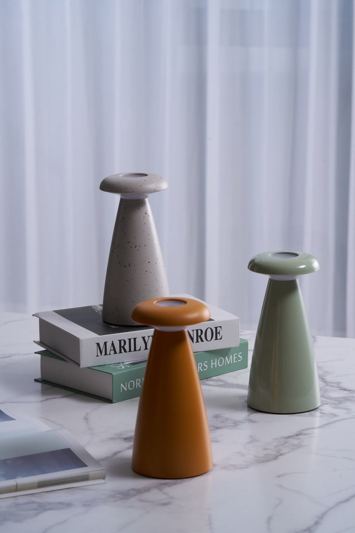 Mushroove Keramik-Tischleuchte im minimalistischen Stil in Grau