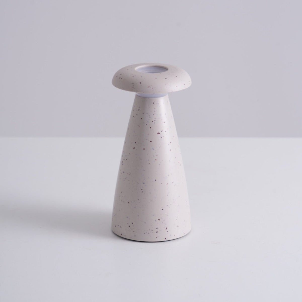 Mushroove Keramik-Tischleuchte im minimalistischen Stil in Grau
