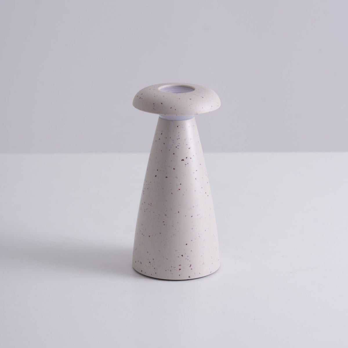 Mushroove Keramik-Tischleuchte im minimalistischen Stil in Grau