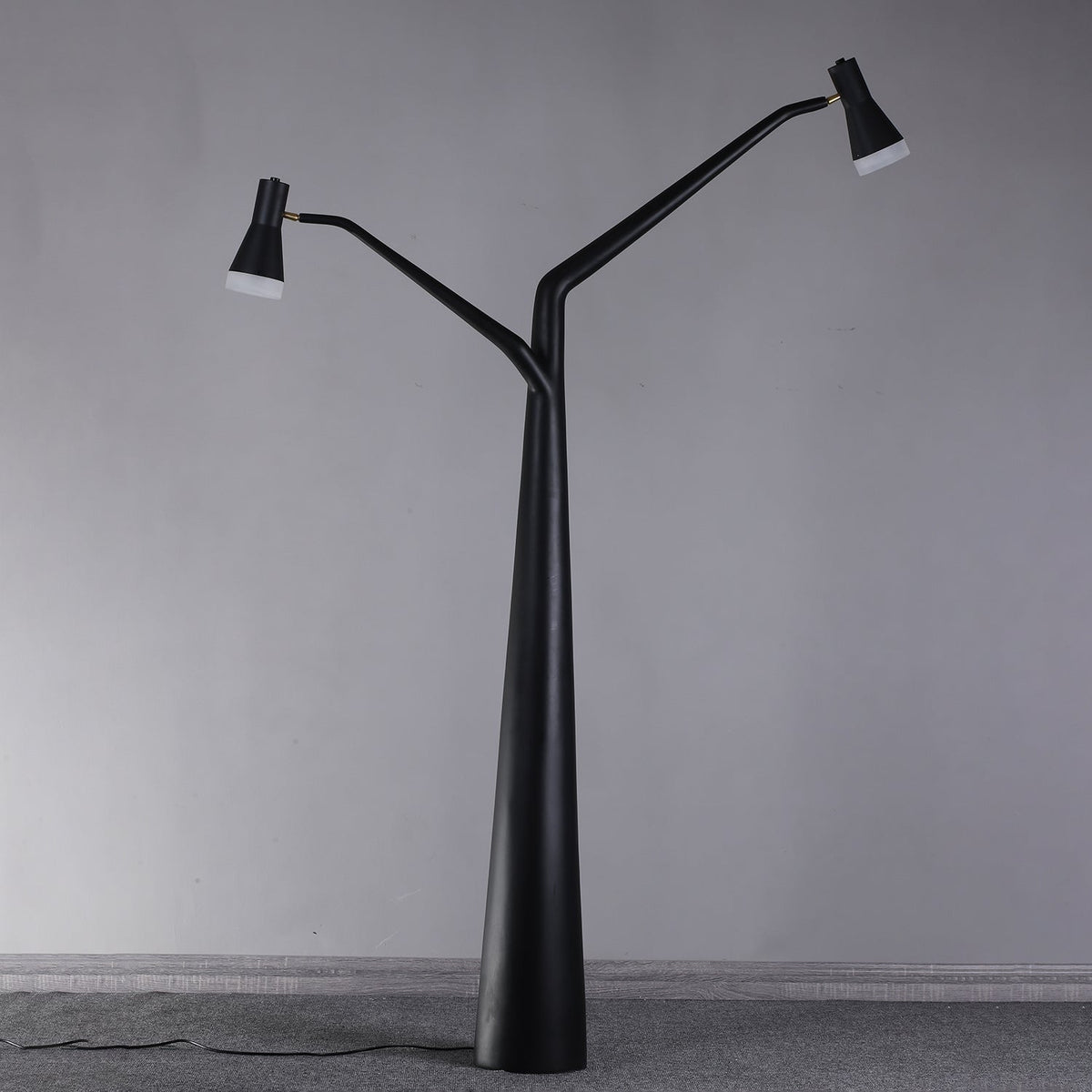 Lylirarae Ast-artige schwarze Stehleuchte