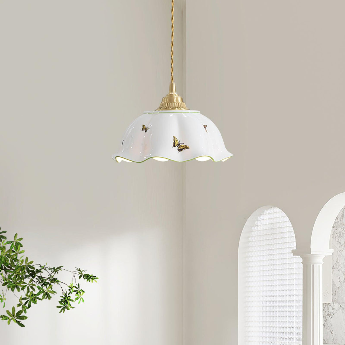 Lumina Pendelleuchte aus Keramik mit Blütenblatt-Schirm und handbemalten Schmetterlingen im Vintage-Stil