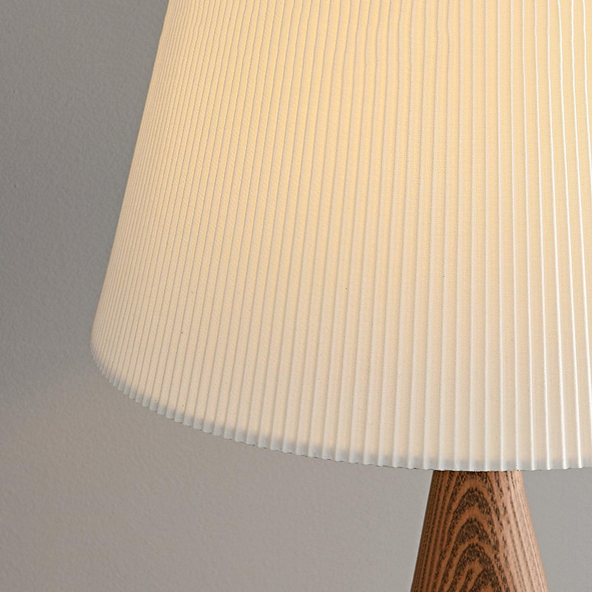 Soma Tischlampe Nora aus Holz