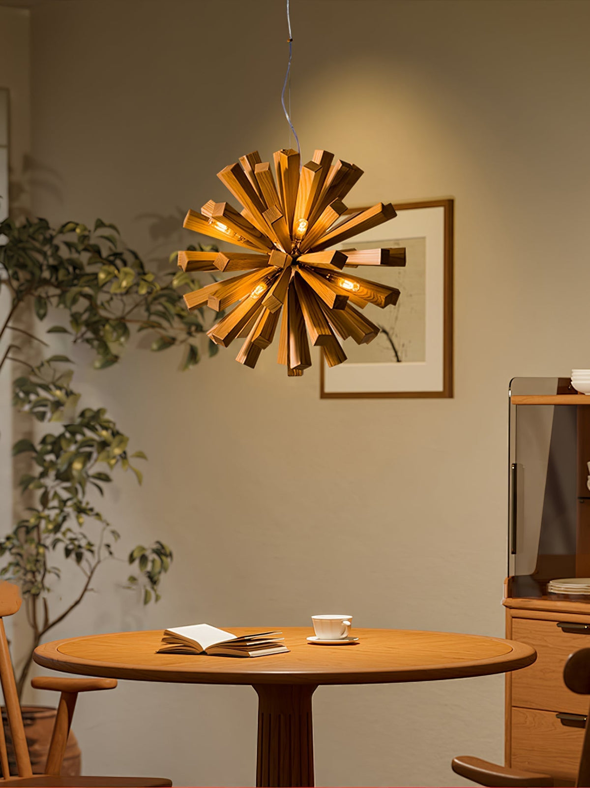 Elvarelle Kronleuchter aus Holz im zeitgenössischen Nordik-Stil