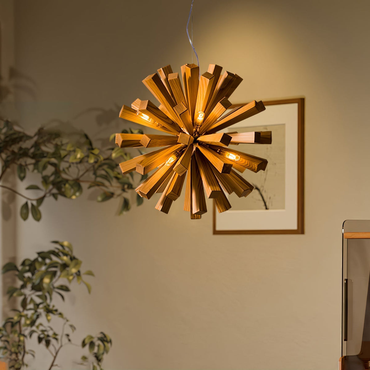 Elvarelle Kronleuchter aus Holz im zeitgenössischen Nordik-Stil