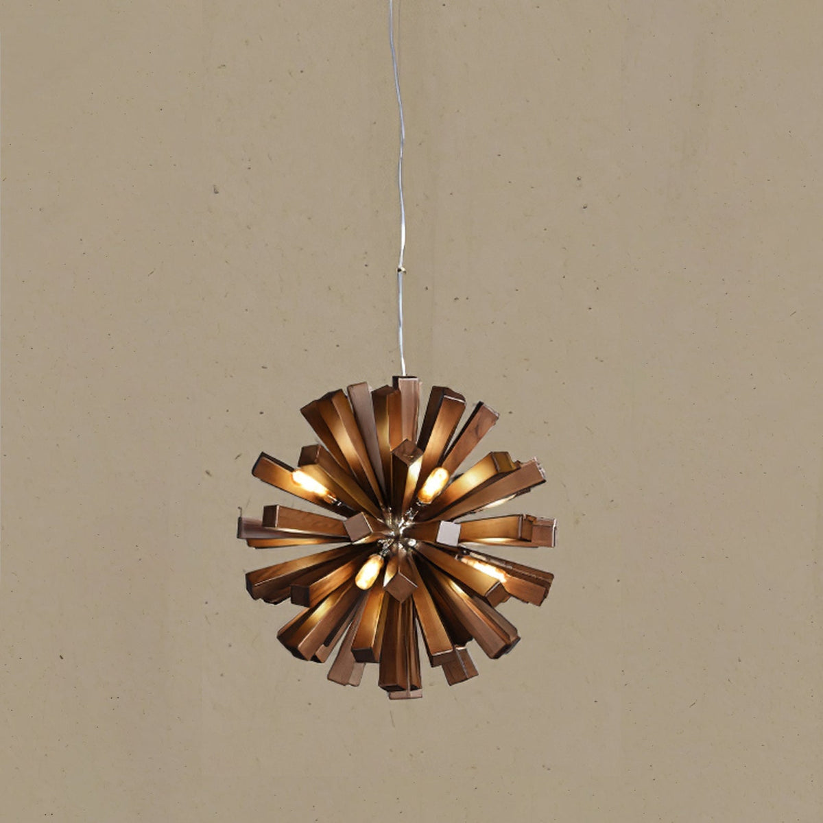 Elvarelle Kronleuchter aus Holz im zeitgenössischen Nordik-Stil