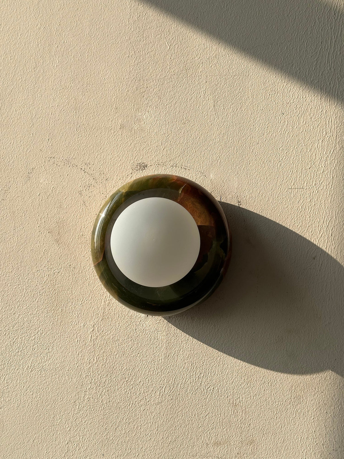 Cemaros Jade-Glas-Wandleuchte in Grün