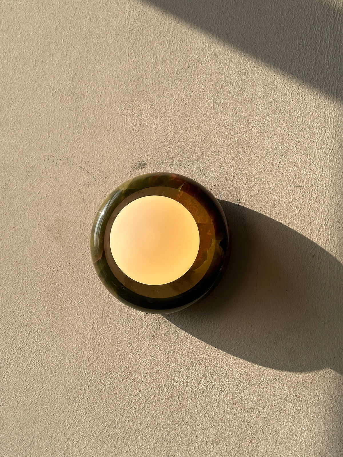 Cemaros Jade-Glas-Wandleuchte in Grün