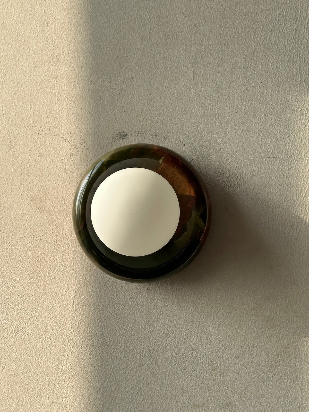 Cemaros Jade-Glas-Wandleuchte in Grün
