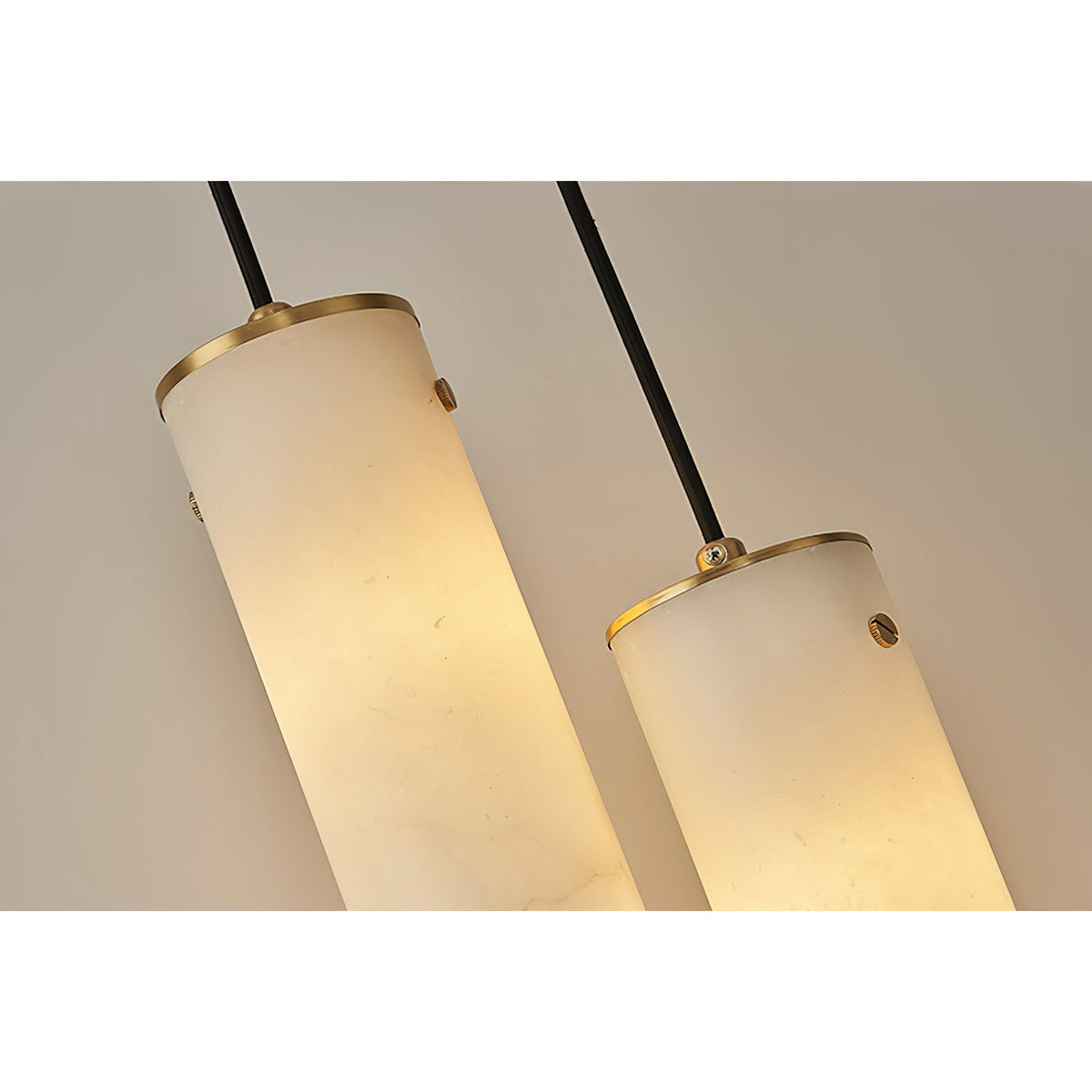 Lyvina vertikale Pendelleuchte aus Alabaster