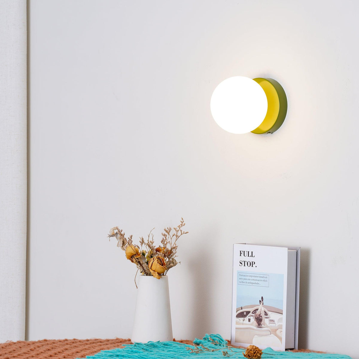 Celarella zeitgenössische minimalistische Wandleuchte aus Glas