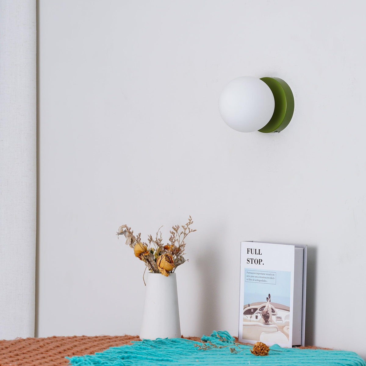 Celarella zeitgenössische minimalistische Wandleuchte aus Glas