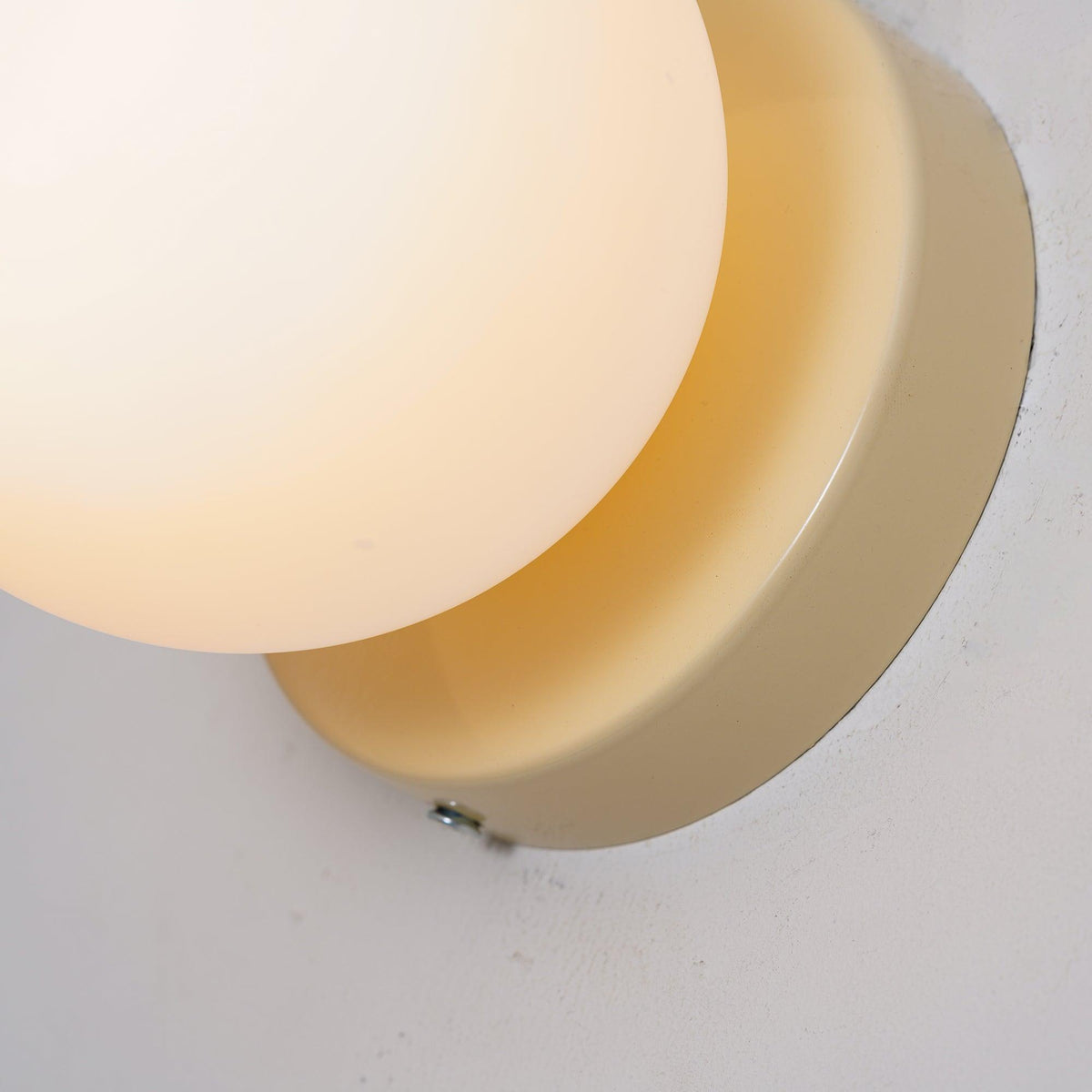 Celarella zeitgenössische minimalistische Wandleuchte aus Glas