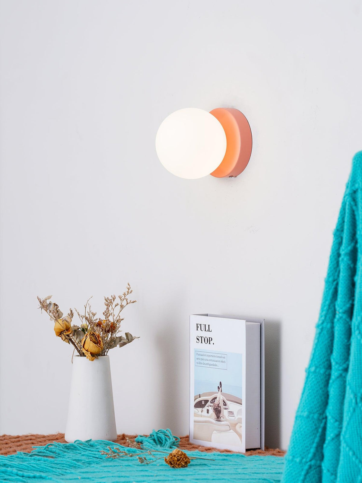Celarella zeitgenössische minimalistische Wandleuchte aus Glas