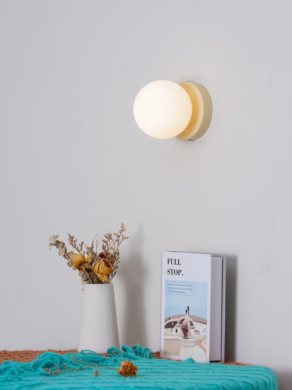 Celarella zeitgenössische minimalistische Wandleuchte aus Glas