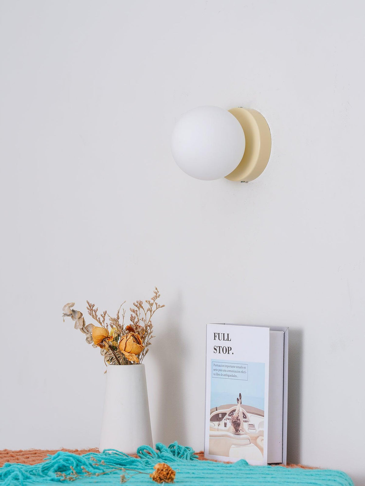 Celarella zeitgenössische minimalistische Wandleuchte aus Glas