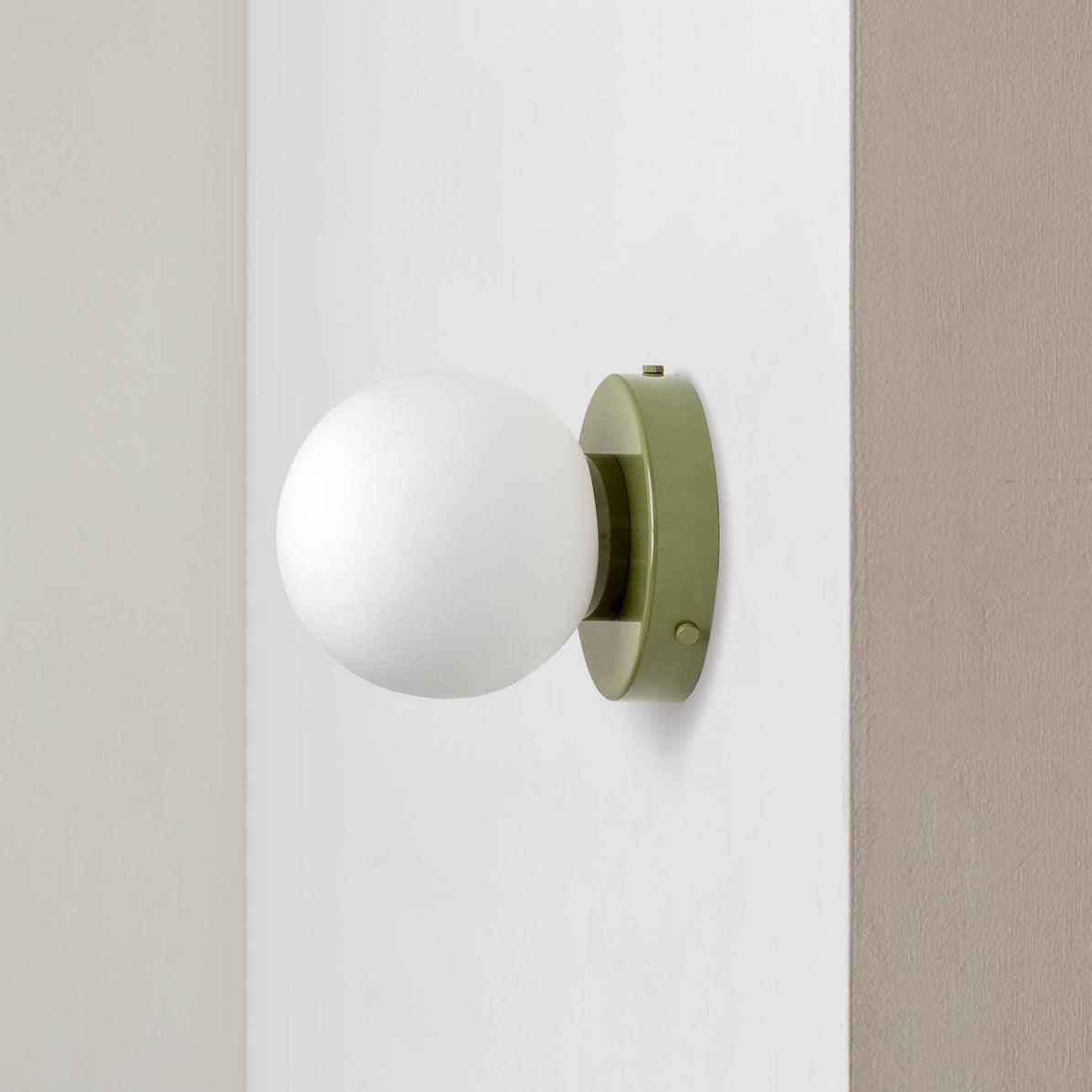 Celarella zeitgenössische minimalistische Wandleuchte aus Glas
