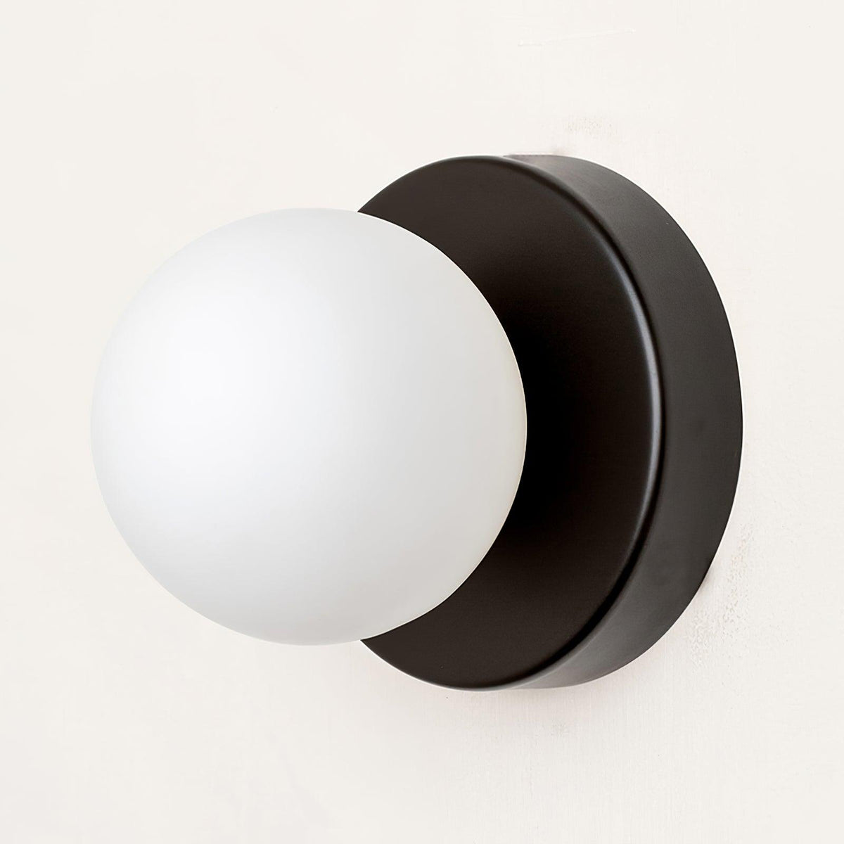 Celarella zeitgenössische minimalistische Wandleuchte aus Glas