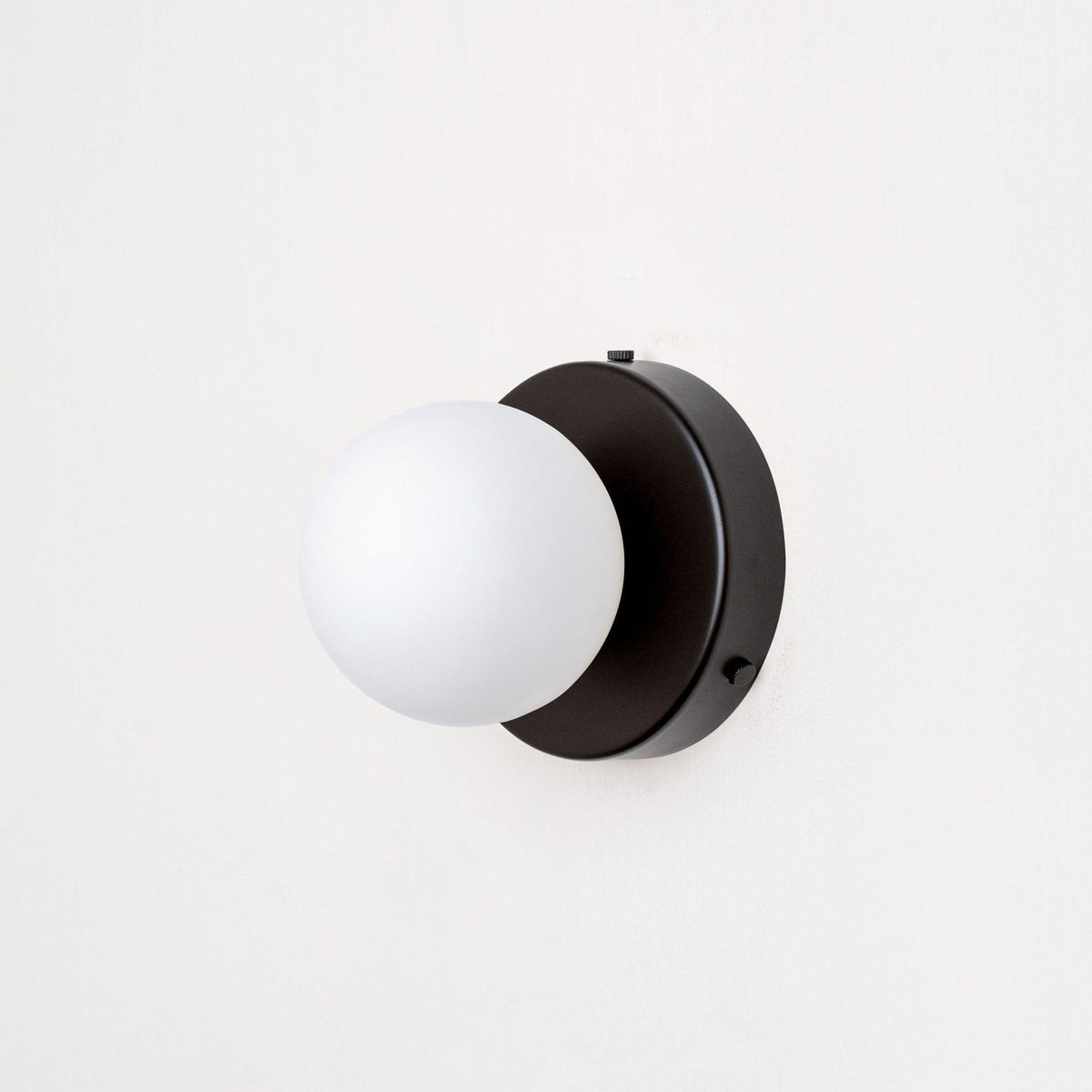 Celarella zeitgenössische minimalistische Wandleuchte aus Glas