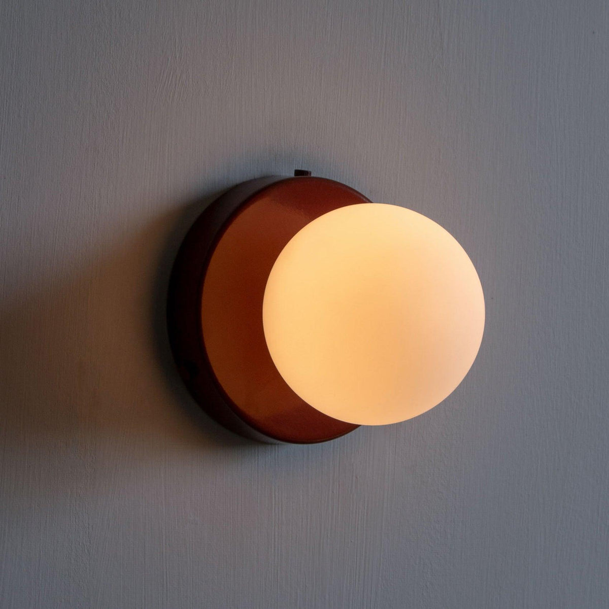 Celarella zeitgenössische minimalistische Wandleuchte aus Glas