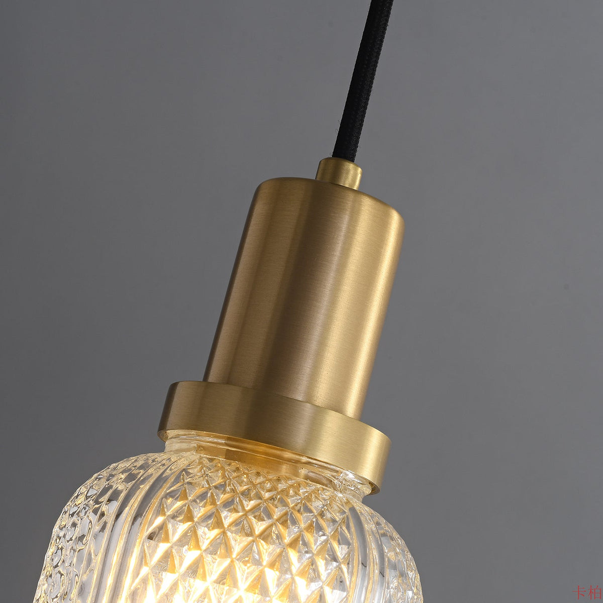 Cacarir Premium zeitgenössische Kunst-Messing-Glas-Pendelleuchte