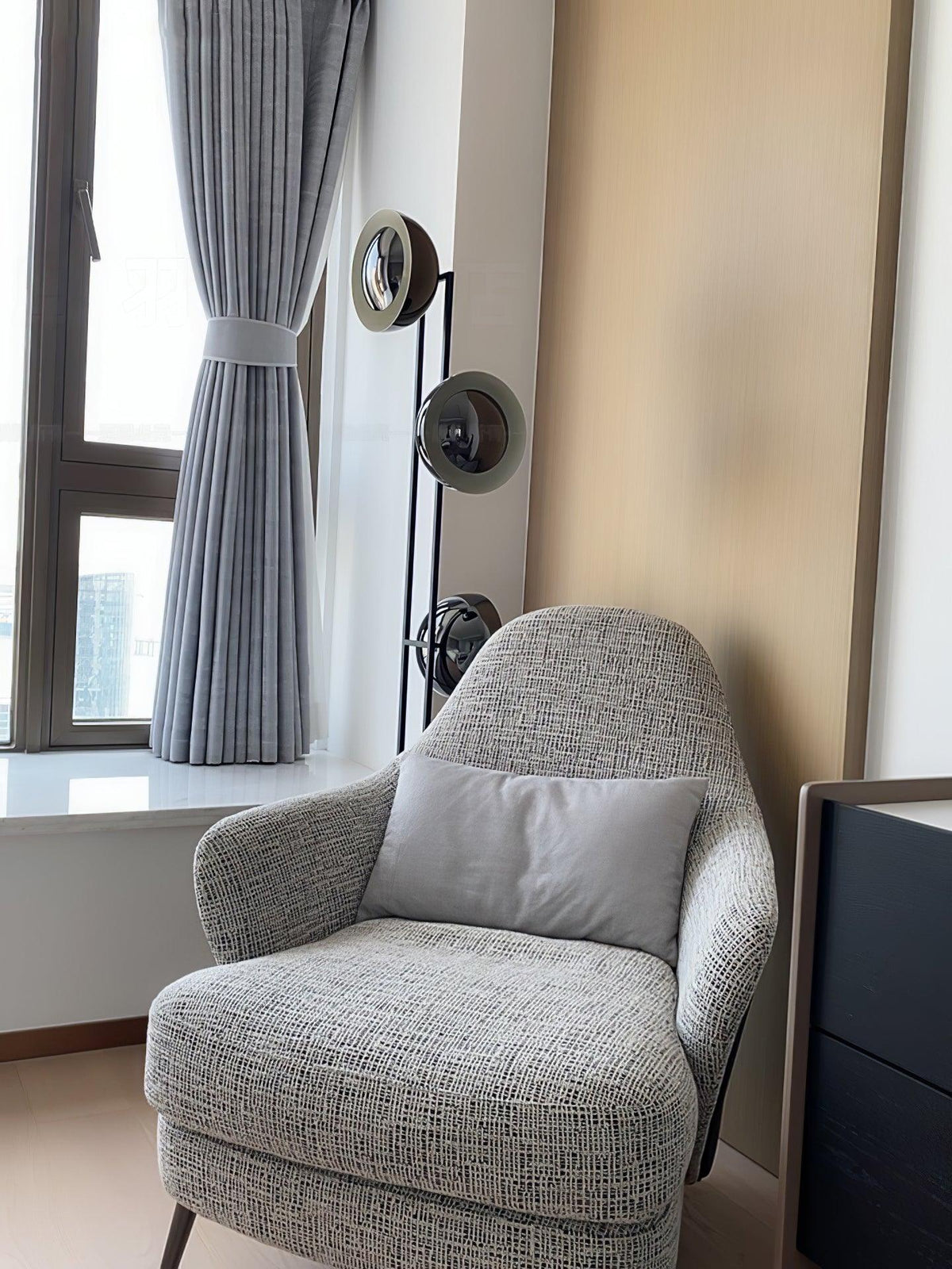 Alio Stehleuchte aus Marmor im modernen Stil