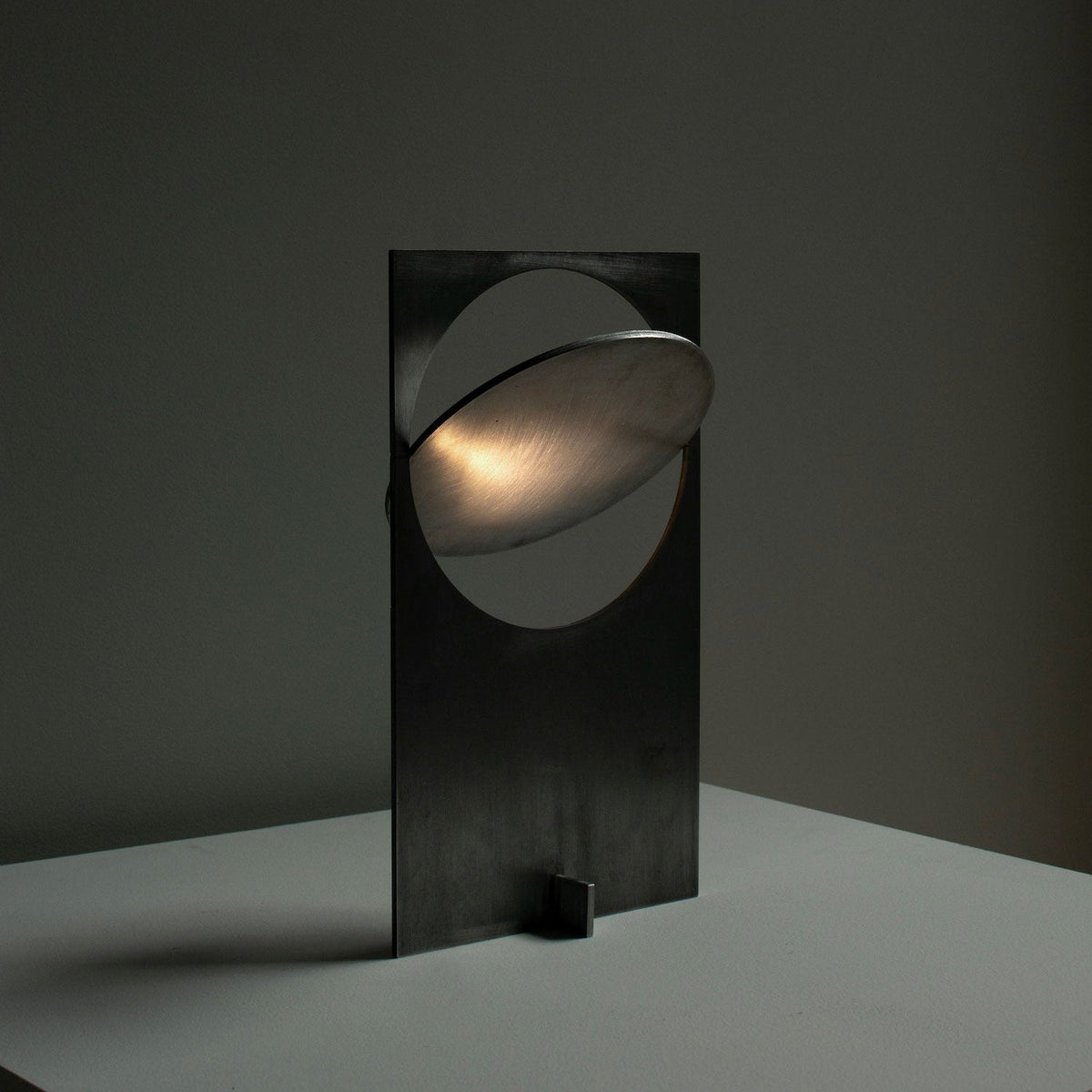 Sixor Steel futuristische Tischleuchte