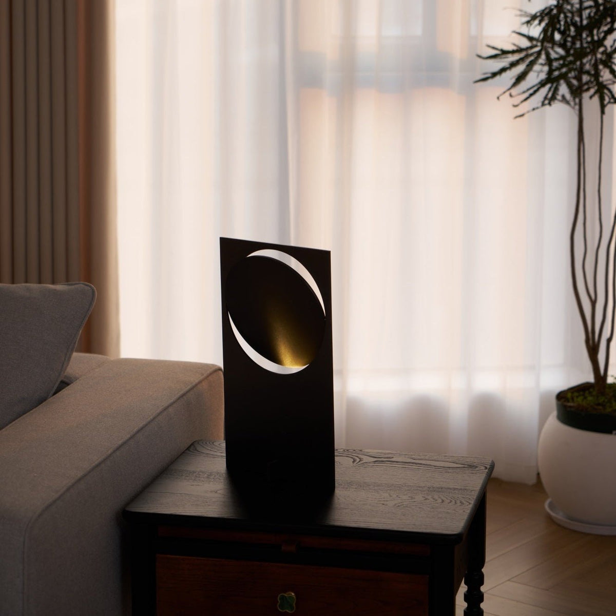 Sixor Steel futuristische Tischleuchte