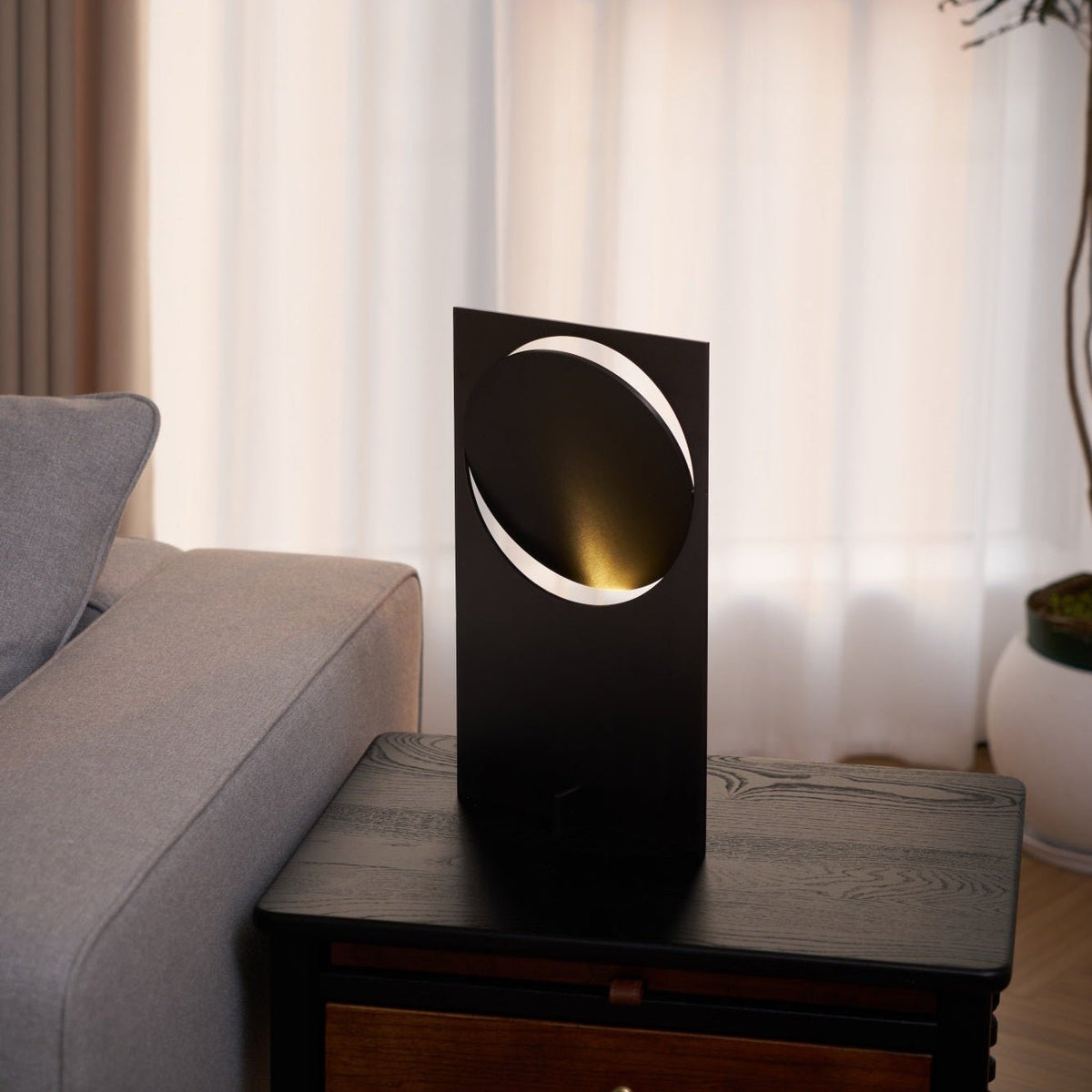 Sixor Steel futuristische Tischleuchte