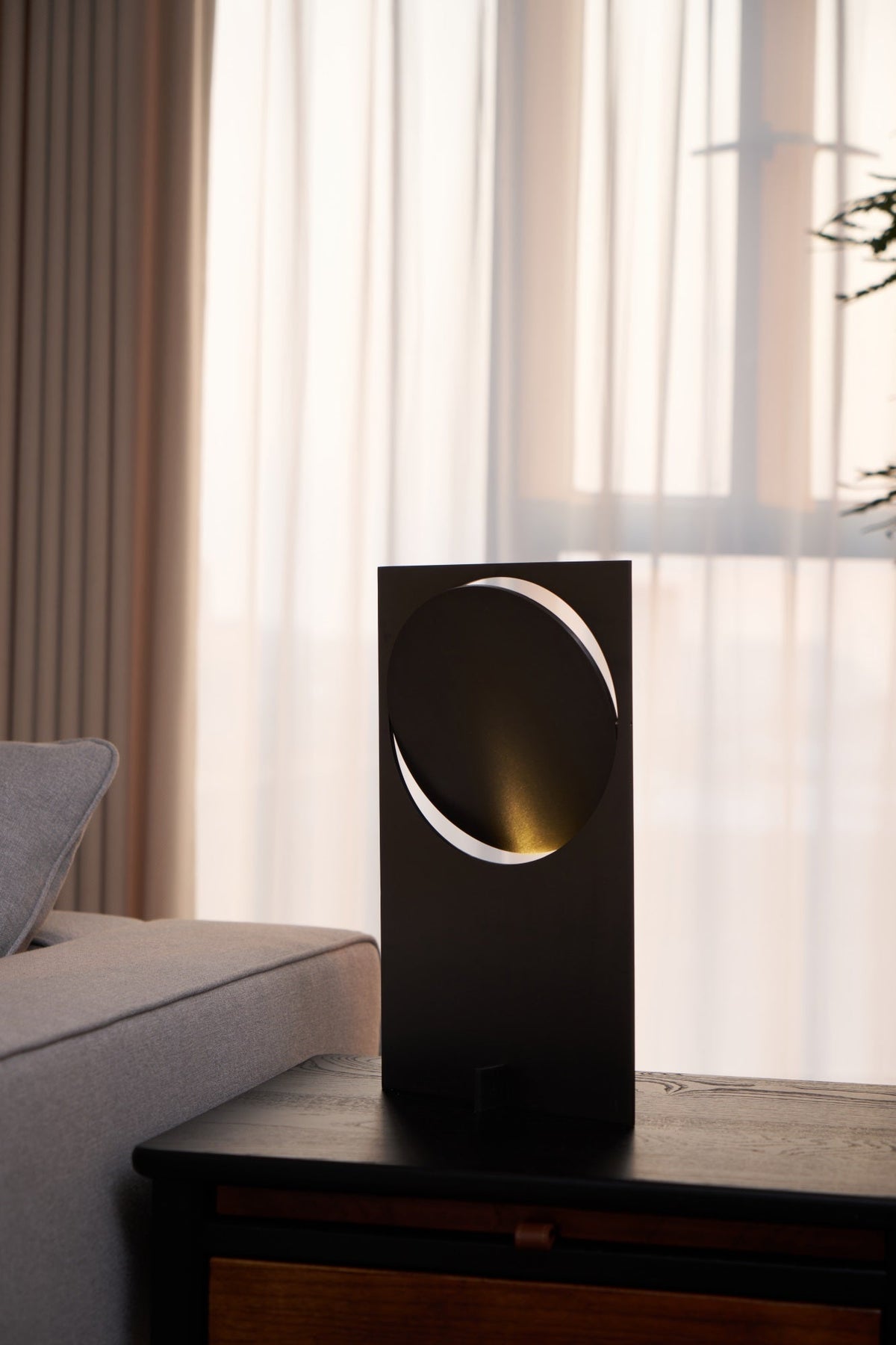 Sixor Steel futuristische Tischleuchte