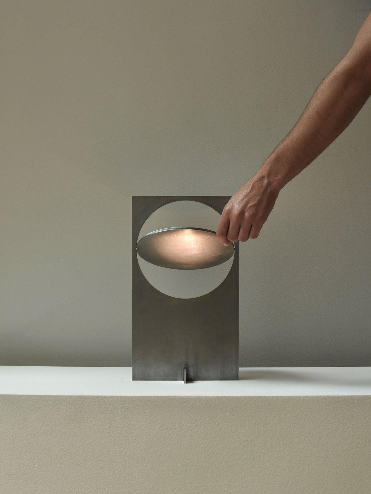 Sixor Steel futuristische Tischleuchte