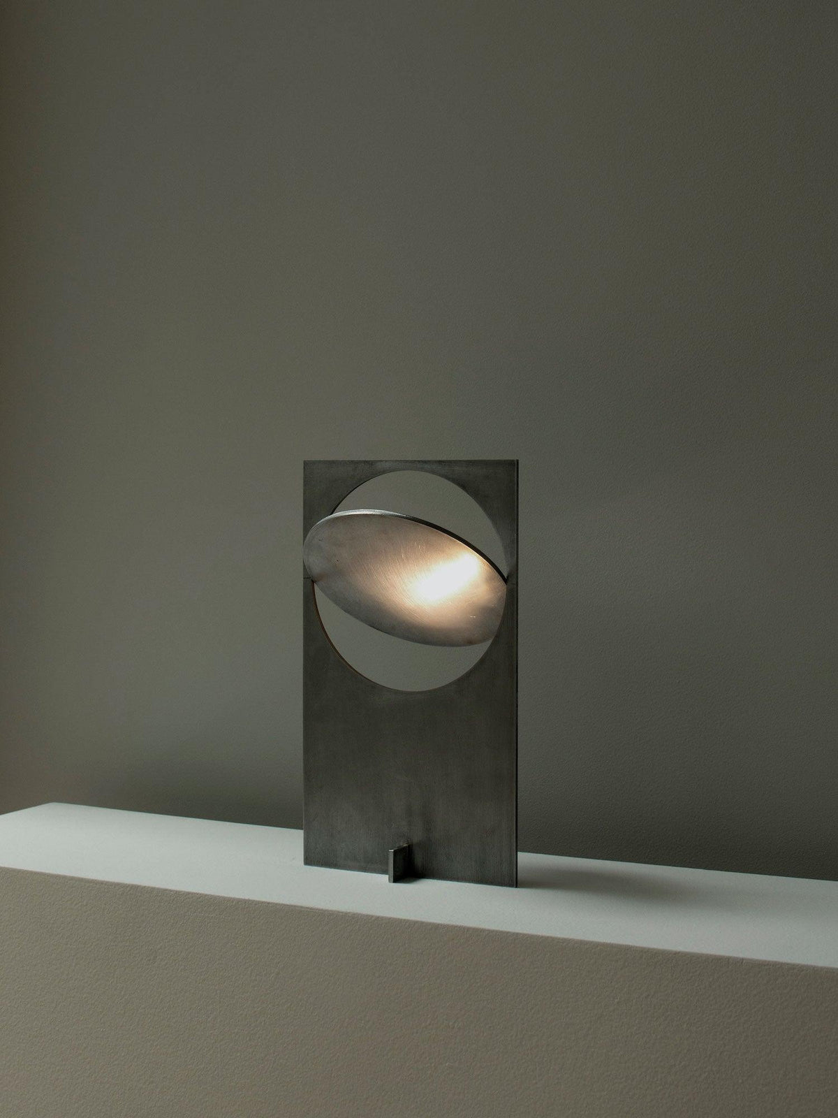 Sixor Steel futuristische Tischleuchte