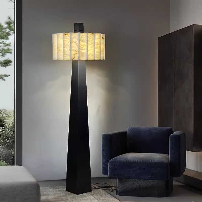 Wolve Alabaster Obelisk Stehleuchte