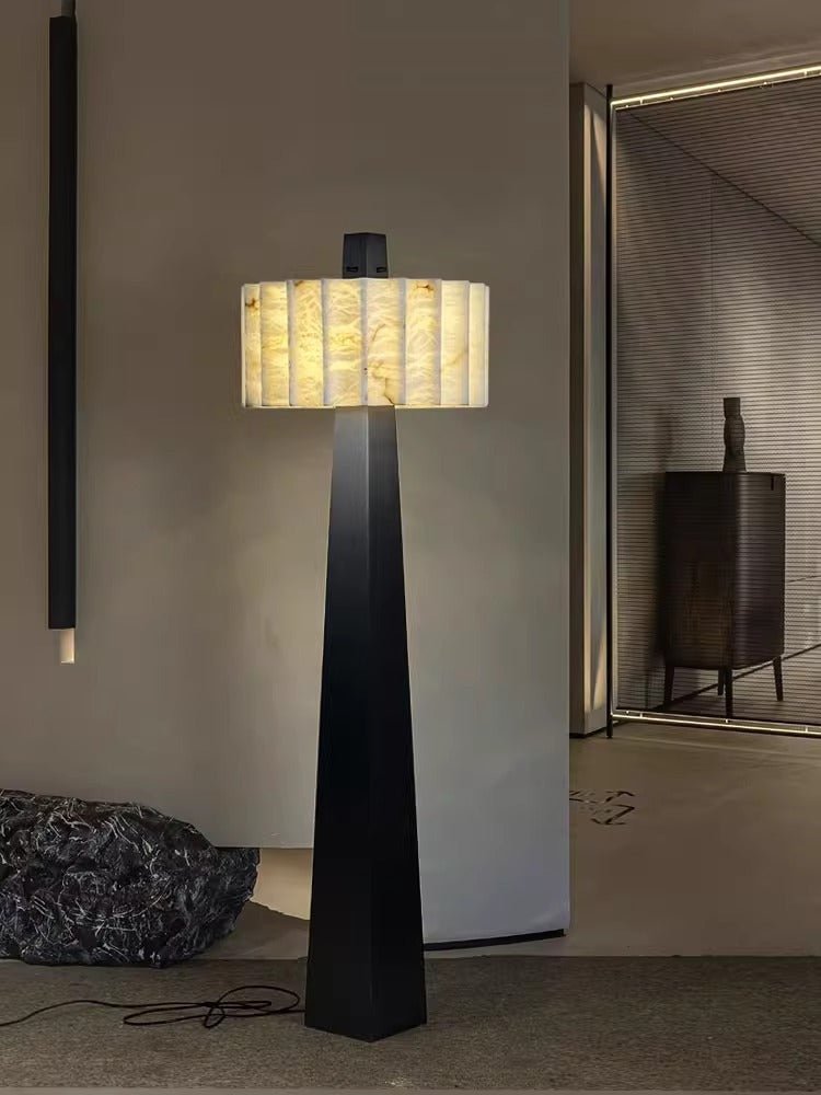Wolve Alabaster Obelisk Stehleuchte