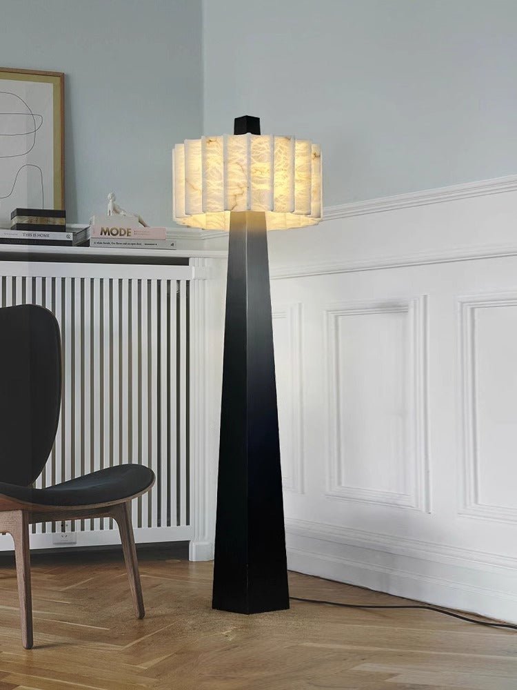 Wolve Alabaster Obelisk Stehleuchte