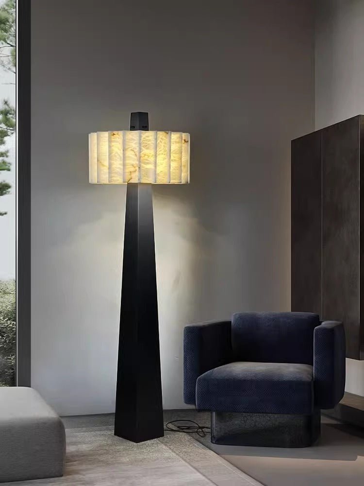 Wolve Alabaster Obelisk Stehleuchte