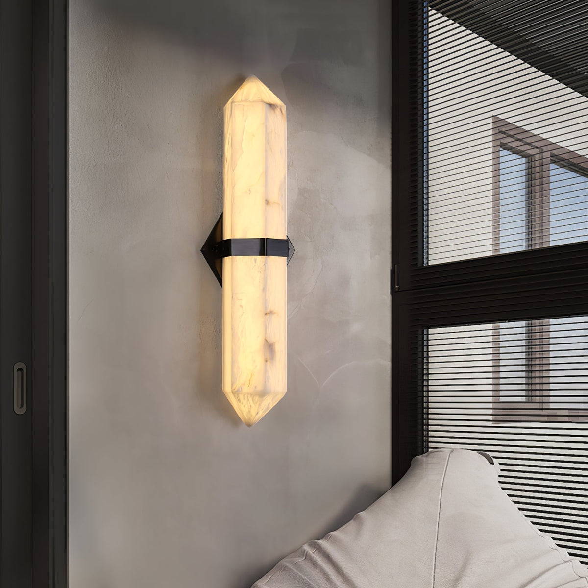 Albiaya Wandleuchte aus Alabaster und Messing fürs Schlafzimmer
