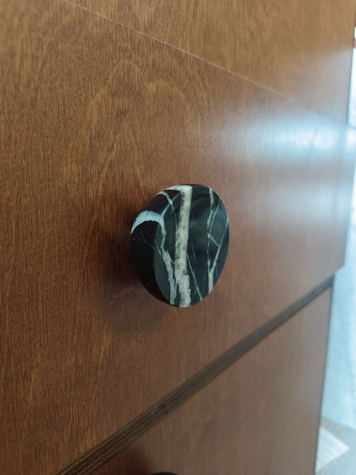 Nerarina Obsidian Core Marmorknopfgriff mit Griffzug