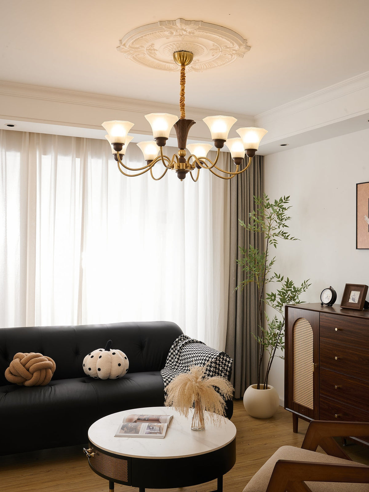 Ciphaen Kronleuchter aus Holz im Vintage-Stil mit traditionellem Eleganz-Look und Glas