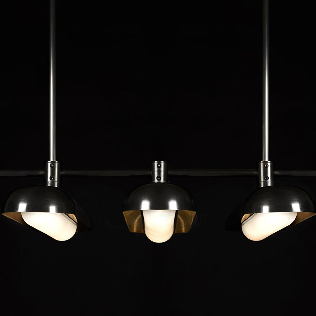 Lyvinaris Geometrische Pendelleuchte aus Messing in linearer Form