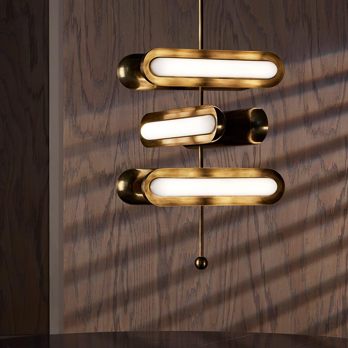 Lyvinaris Geometrische Pendelleuchte aus Messing in linearer Form