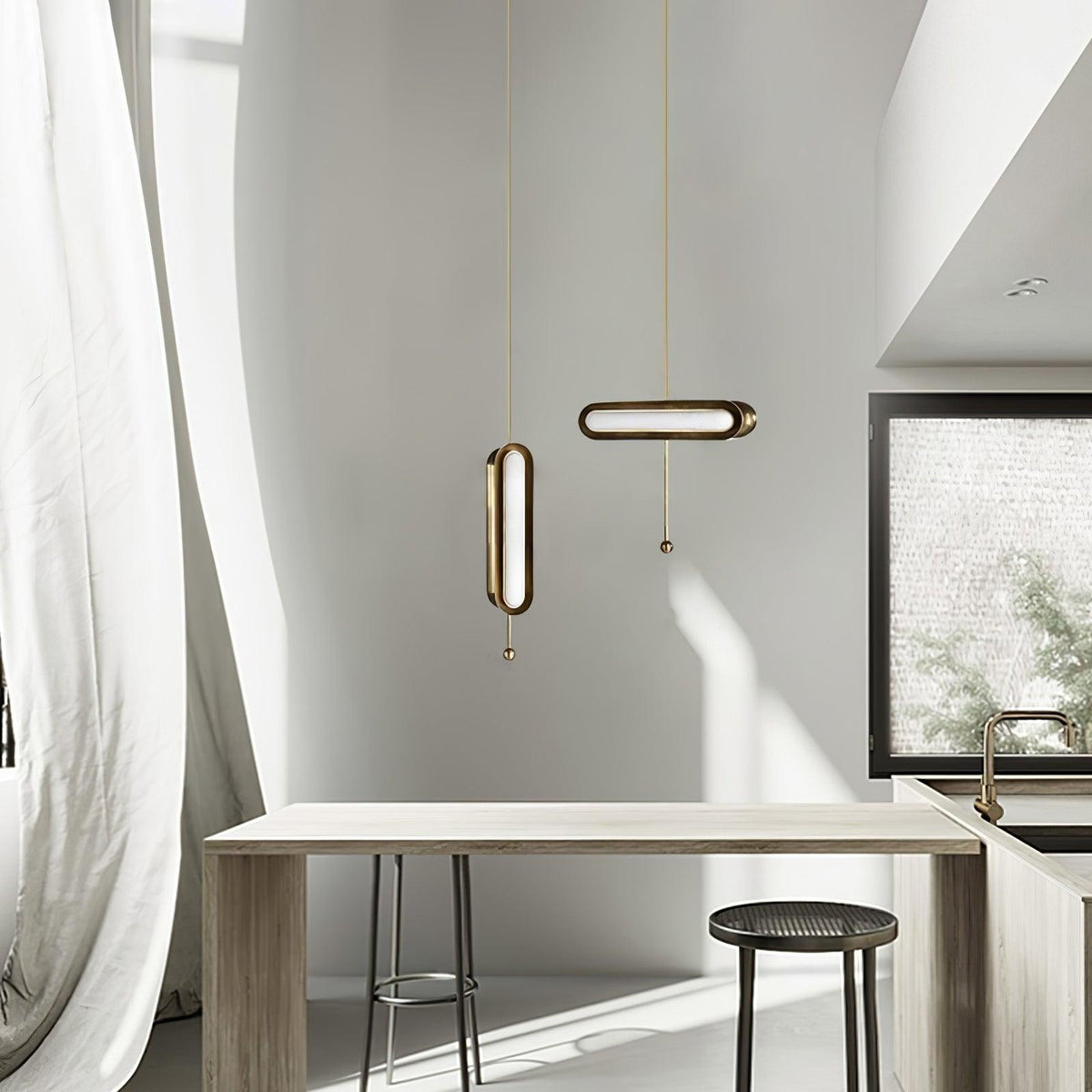 Lyvinaris Geometrische Pendelleuchte aus Messing in linearer Form