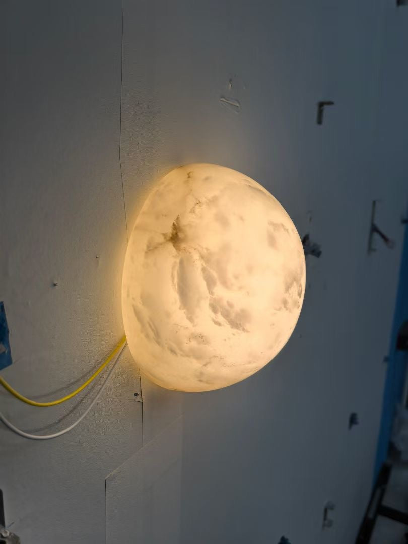 Nyraean Alabaster-Wandleuchte