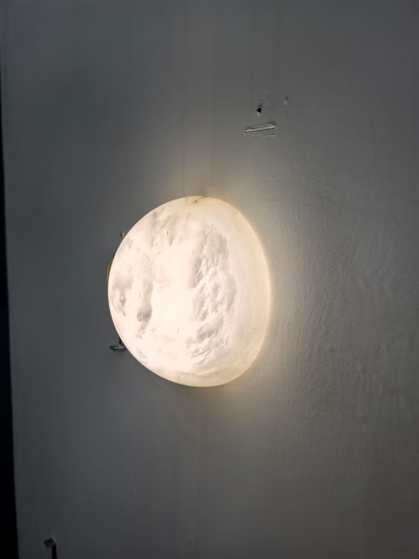 Nyraean Alabaster-Wandleuchte